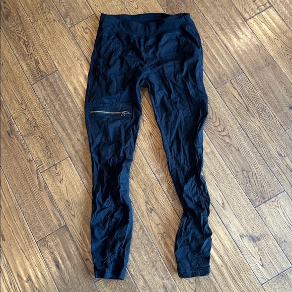 Black pants with Zipper Detail wearables XCVI xsmall cargo pants - Picture 1 of 3